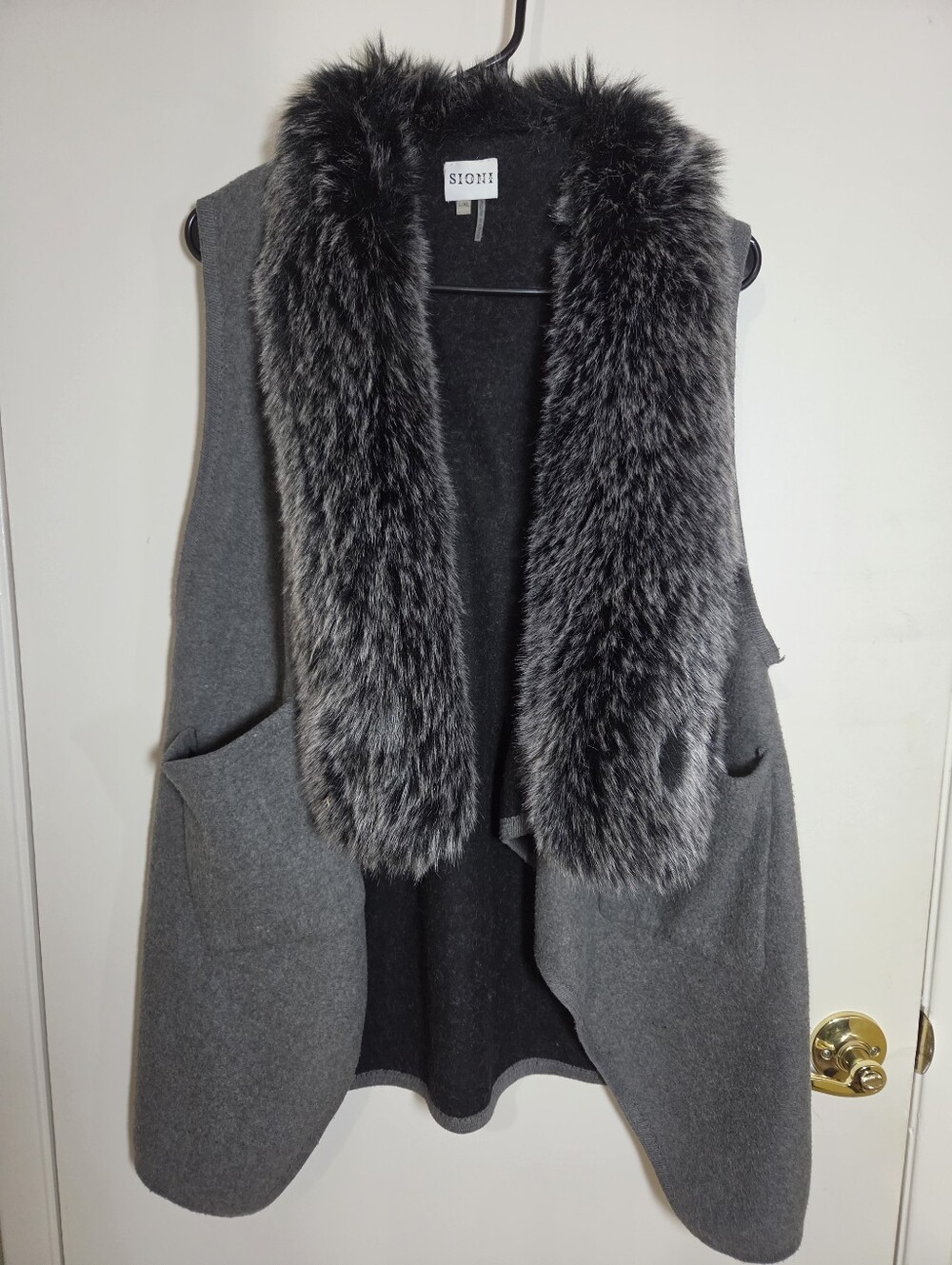 Sioni Gray Vest with Black-Silver Faux Fur Collar L/XL Mob Wife Whimsigoth Glam